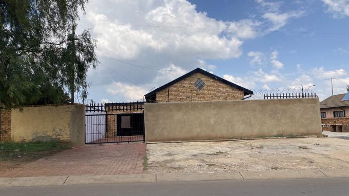 2 Bedroom House for Sale For Sale in Lenasia South - Private Sale - MR420491