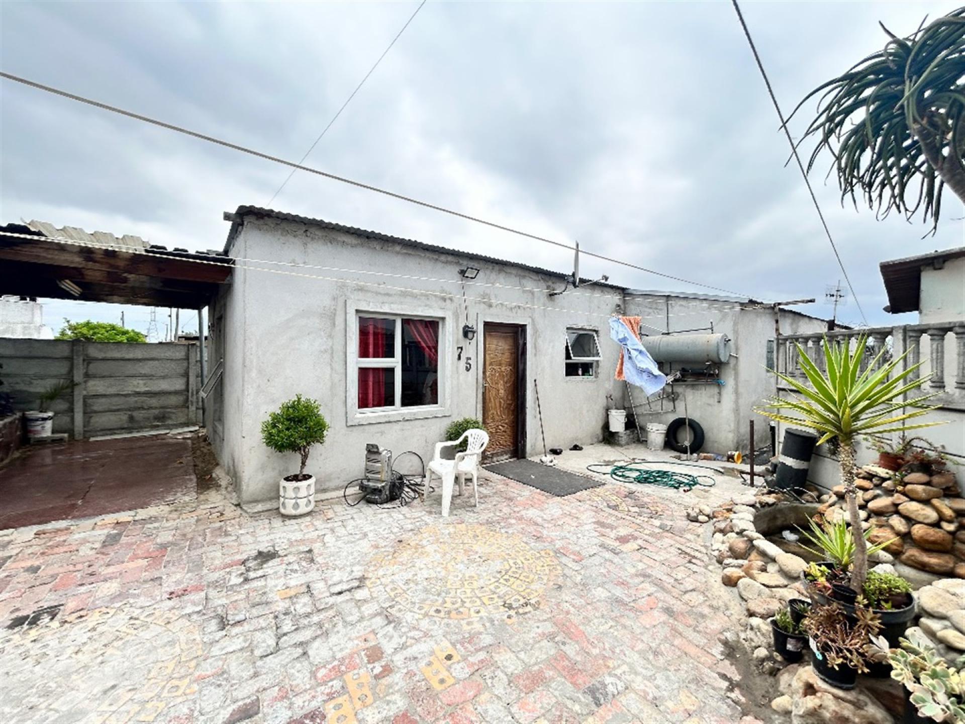 Front View of property in Kuils River