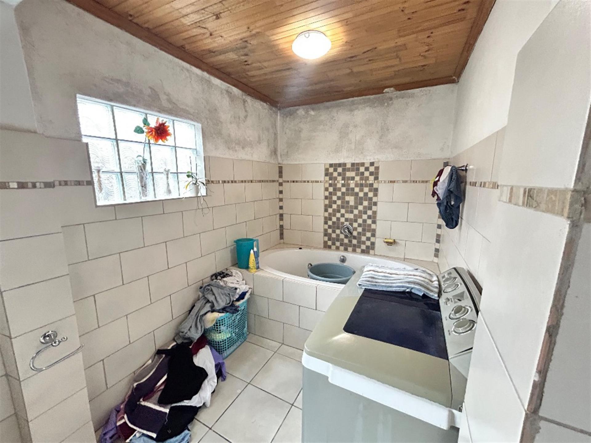 Bathroom 2 of property in Kuils River