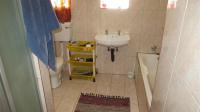 Bathroom 1 - 6 square meters of property in Verwoerdpark