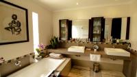 Main Bathroom - 11 square meters of property in Saldanha