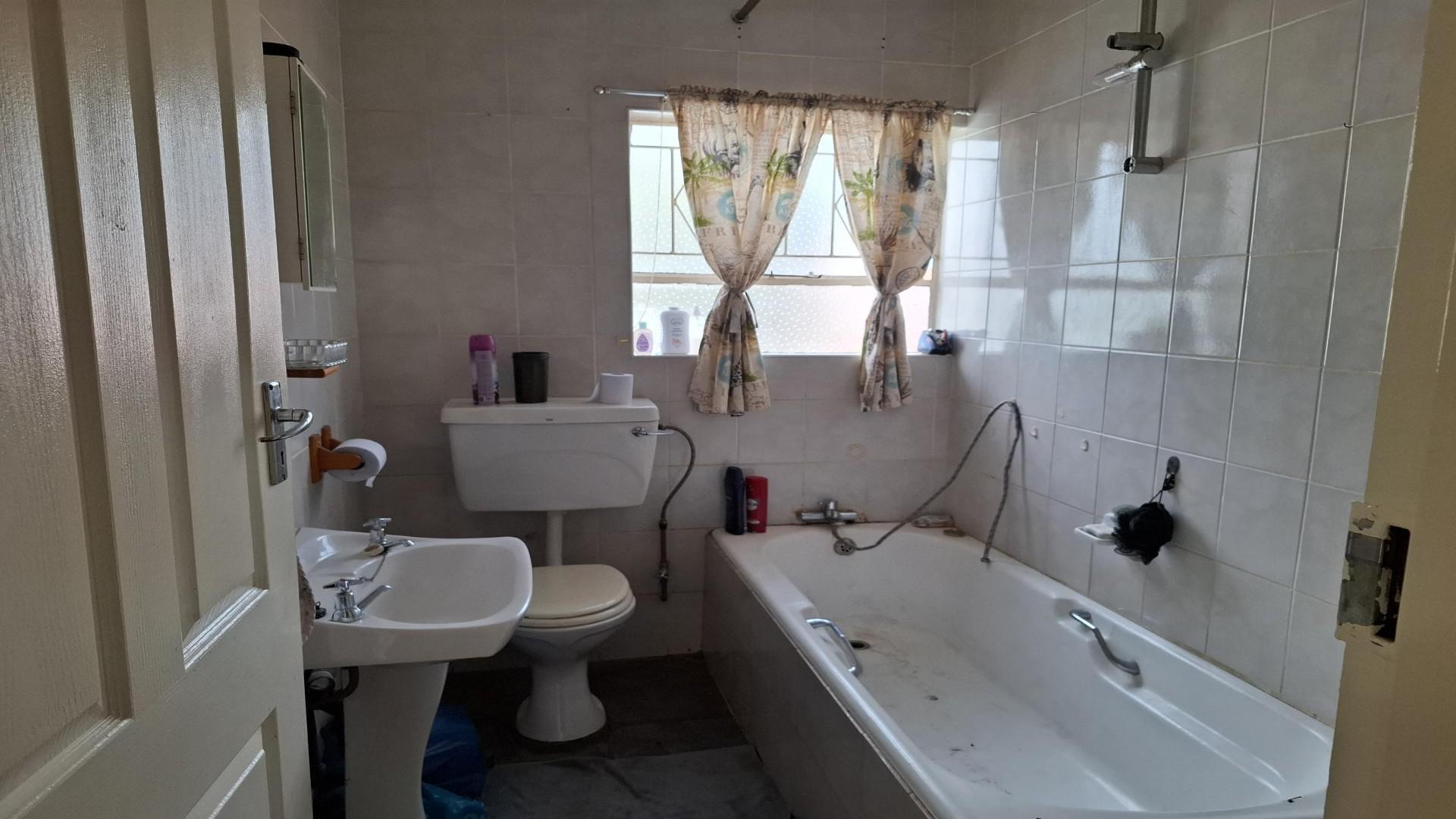 Bathroom 1 of property in Sonland Park