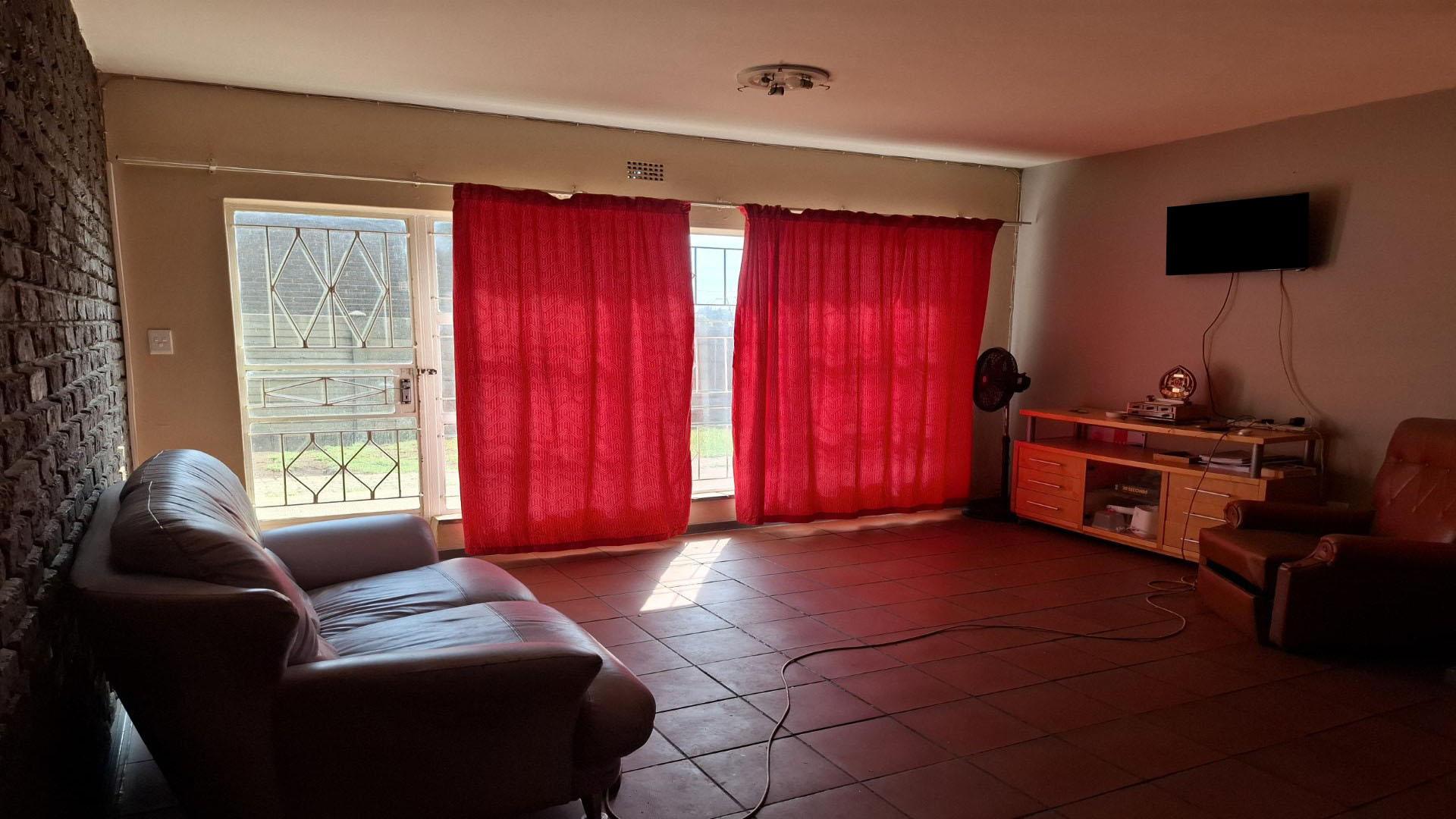 Lounges of property in Sonland Park