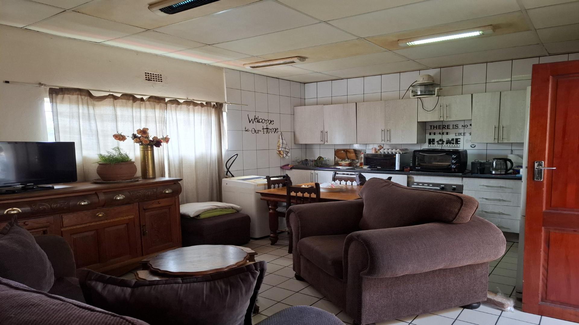 Lounges of property in Sonland Park