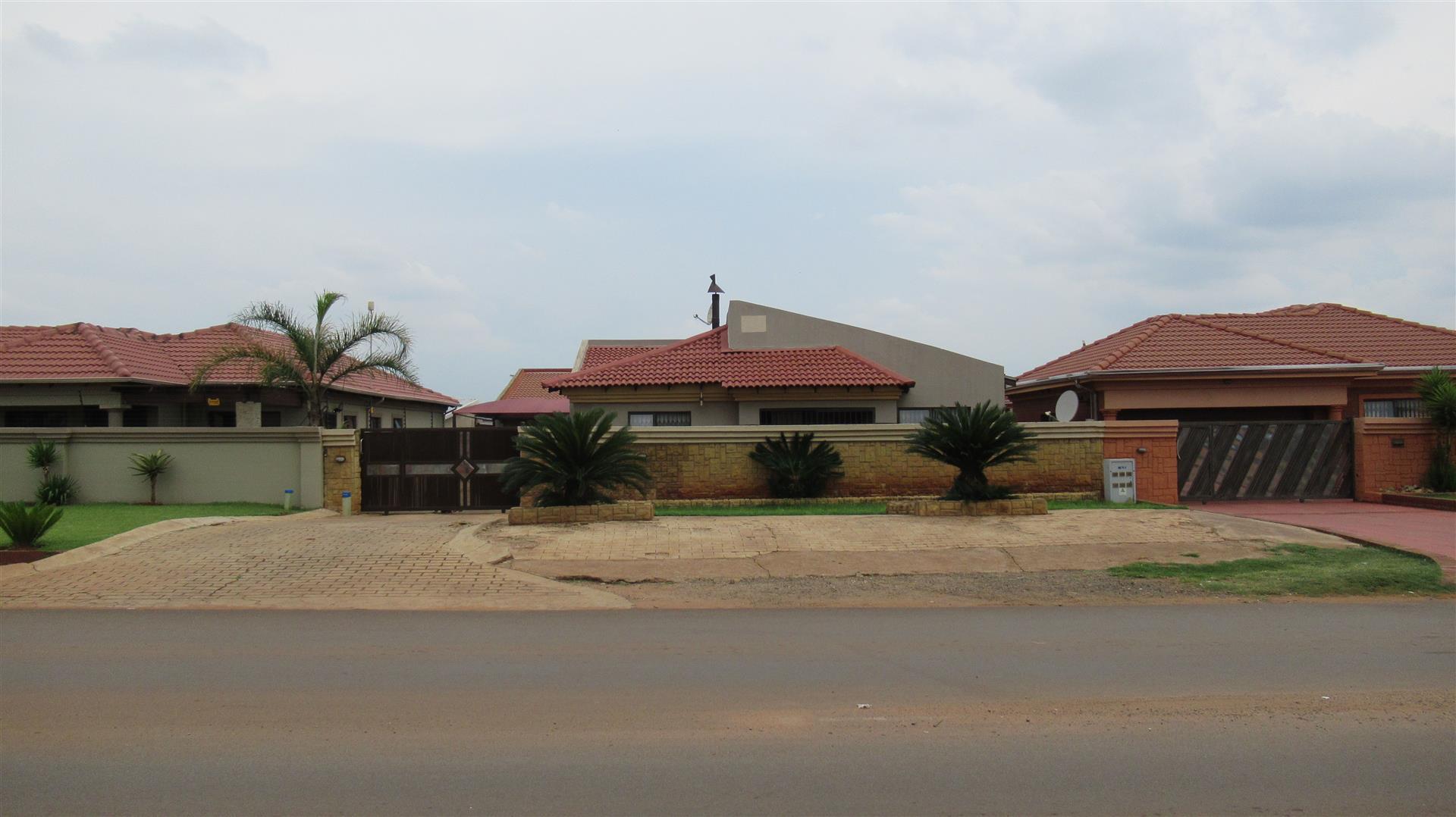 Front View of property in Vosloorus