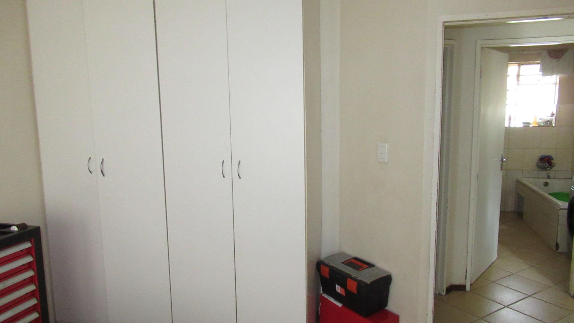 Bed Room 1 - 12 square meters of property in Kempton Park