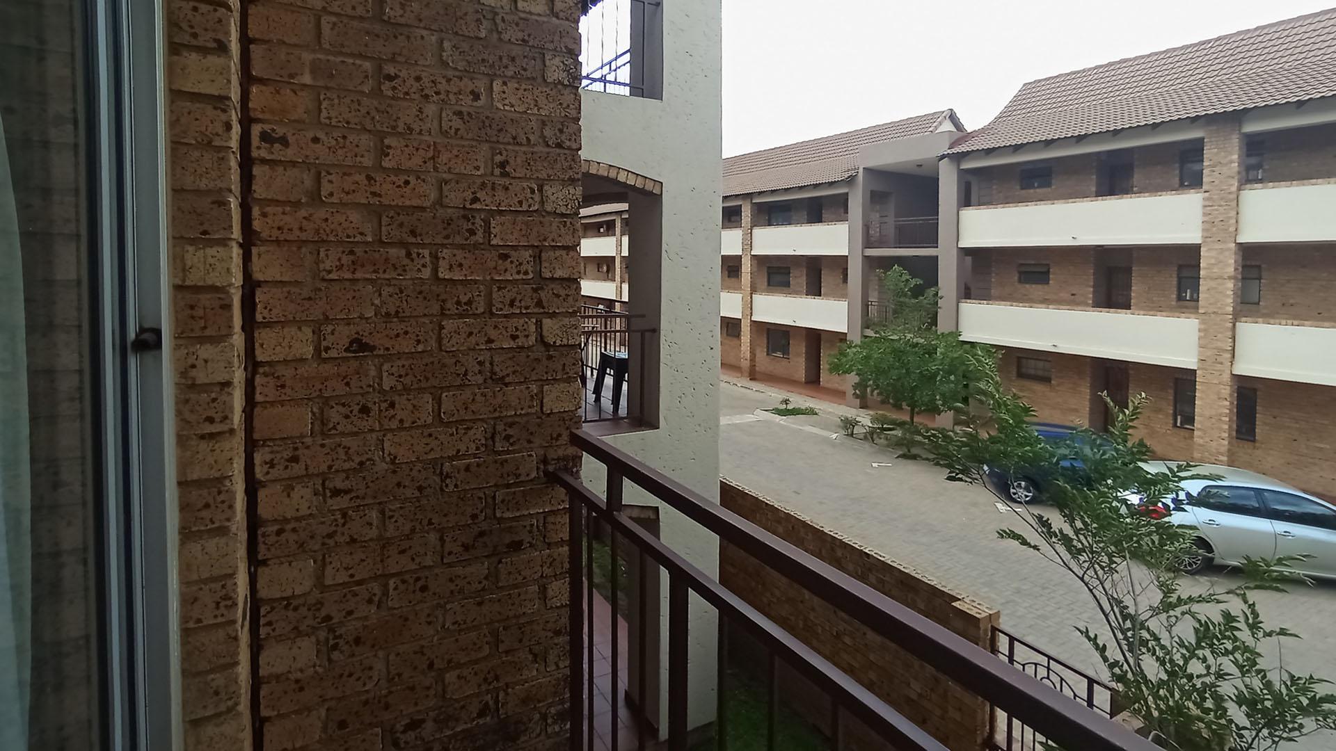 Balcony - 12 square meters of property in Erand Gardens