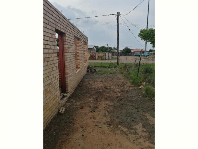 2 Bedroom House for Sale For Sale in Bloemfontein - MR421966