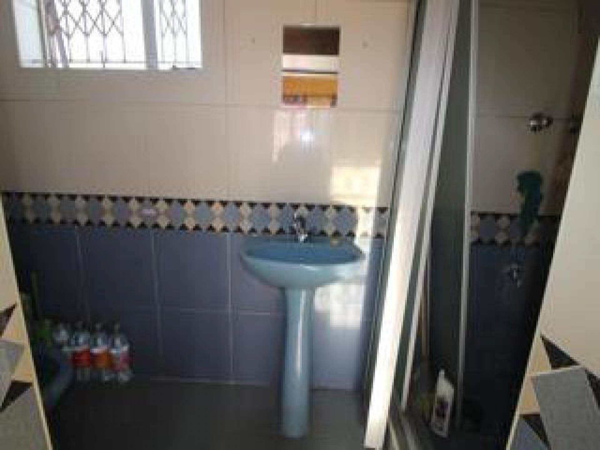 Bathroom 1 of property in Chatsworth - KZN