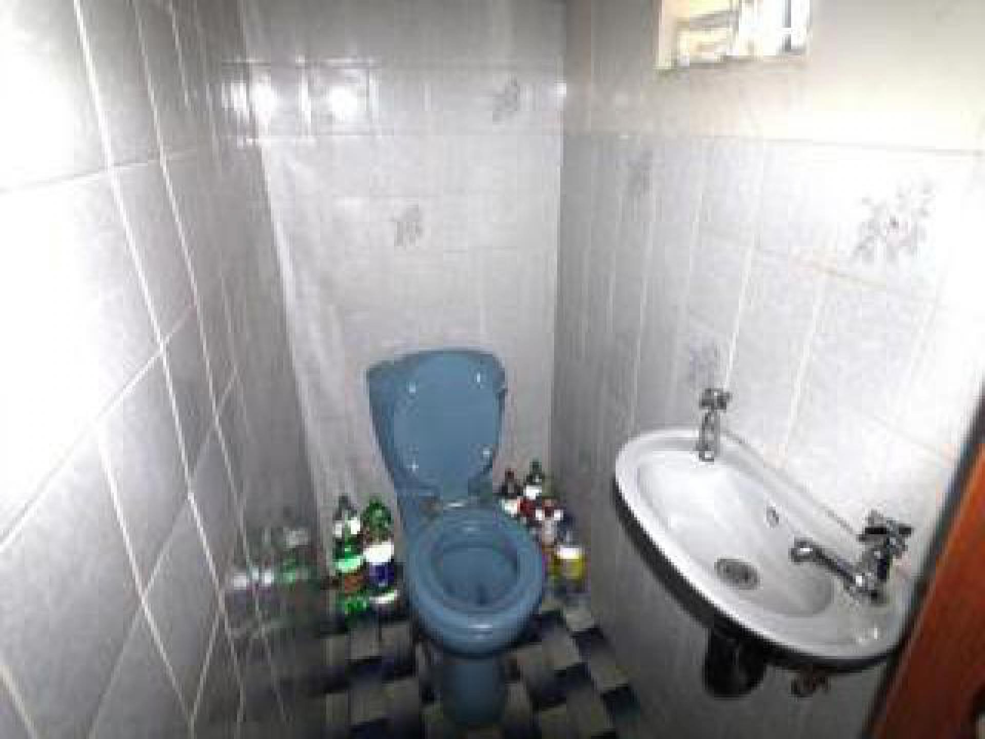 Bathroom 2 of property in Chatsworth - KZN