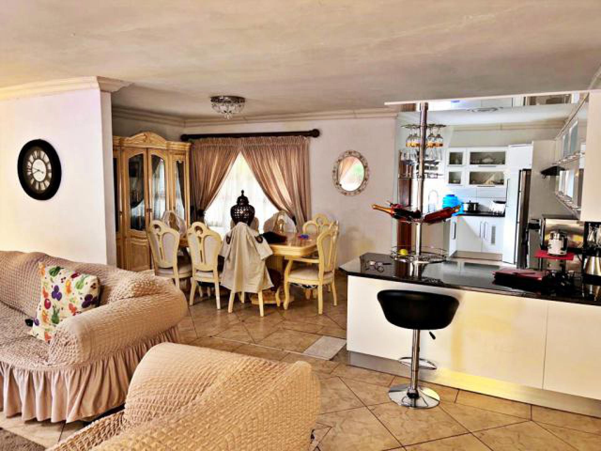 Lounges of property in Pellissier