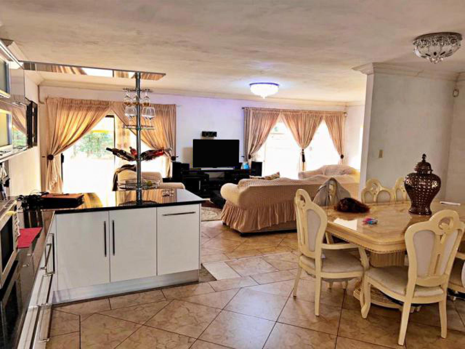 Kitchen of property in Pellissier