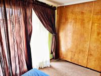 Bed Room 1 of property in Pellissier