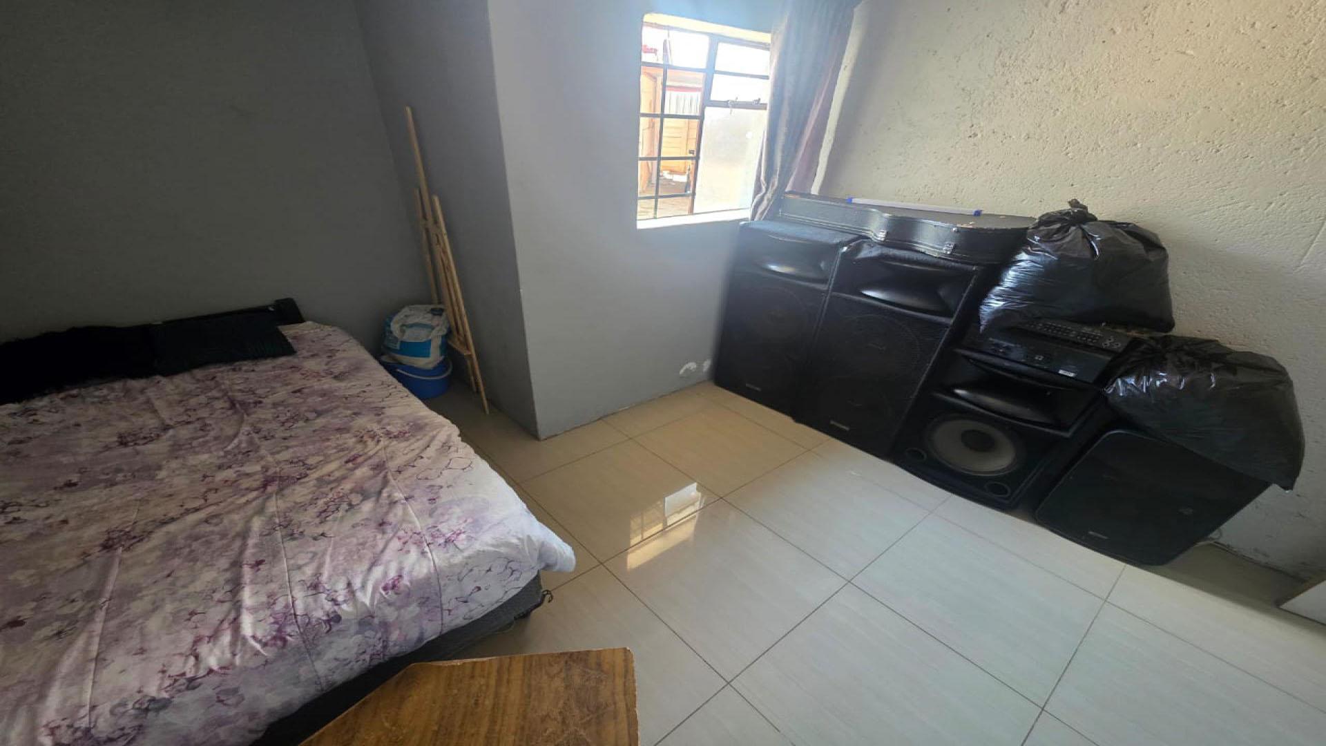 Bed Room 1 of property in Beaconsfield