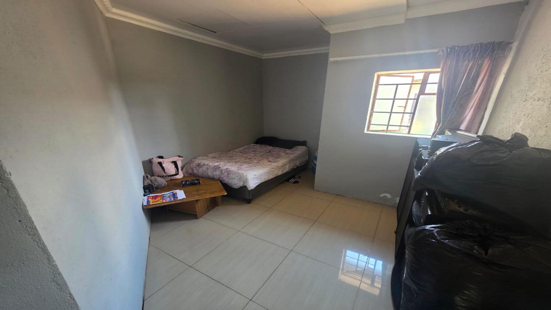 Bed Room 1 of property in Beaconsfield