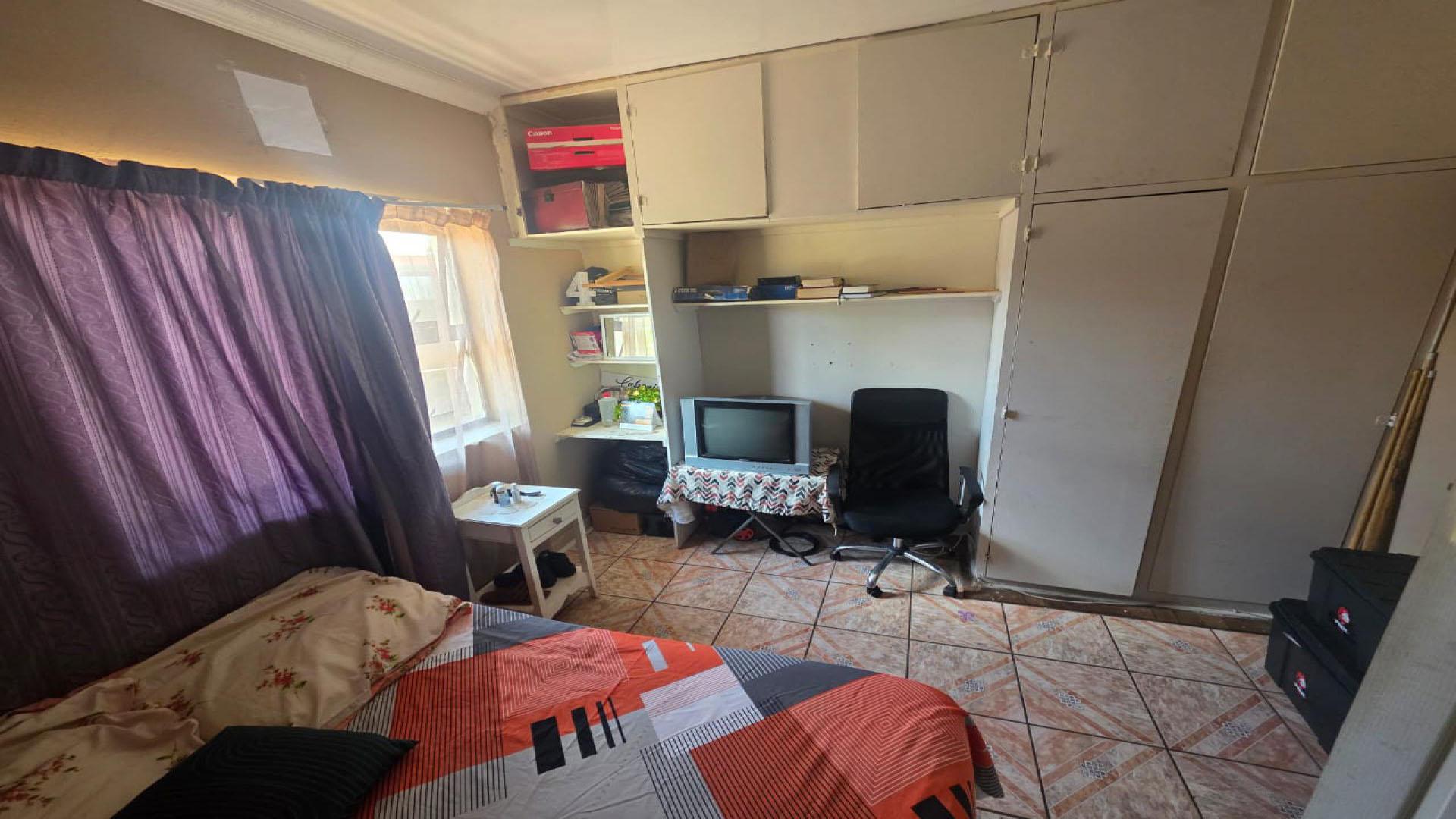 Bed Room 2 of property in Beaconsfield