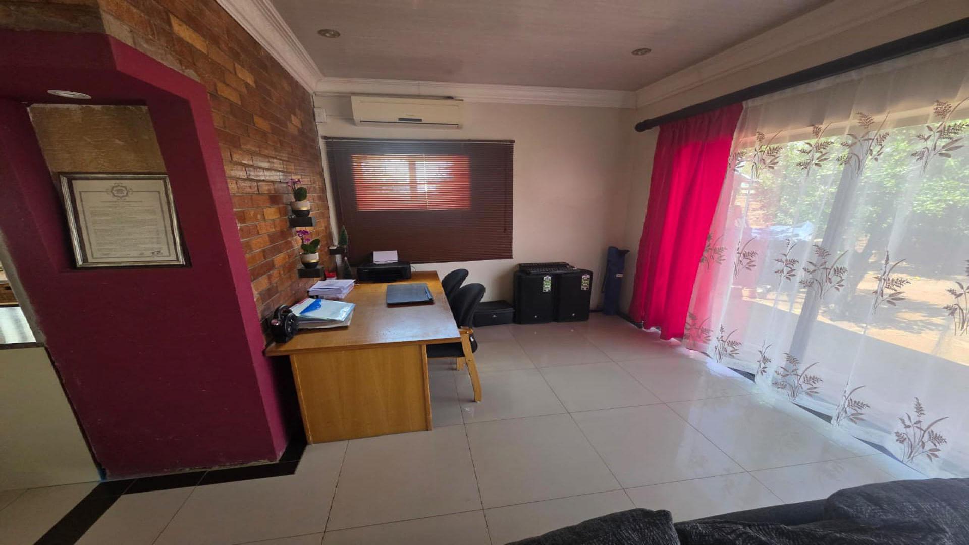 Study of property in Beaconsfield