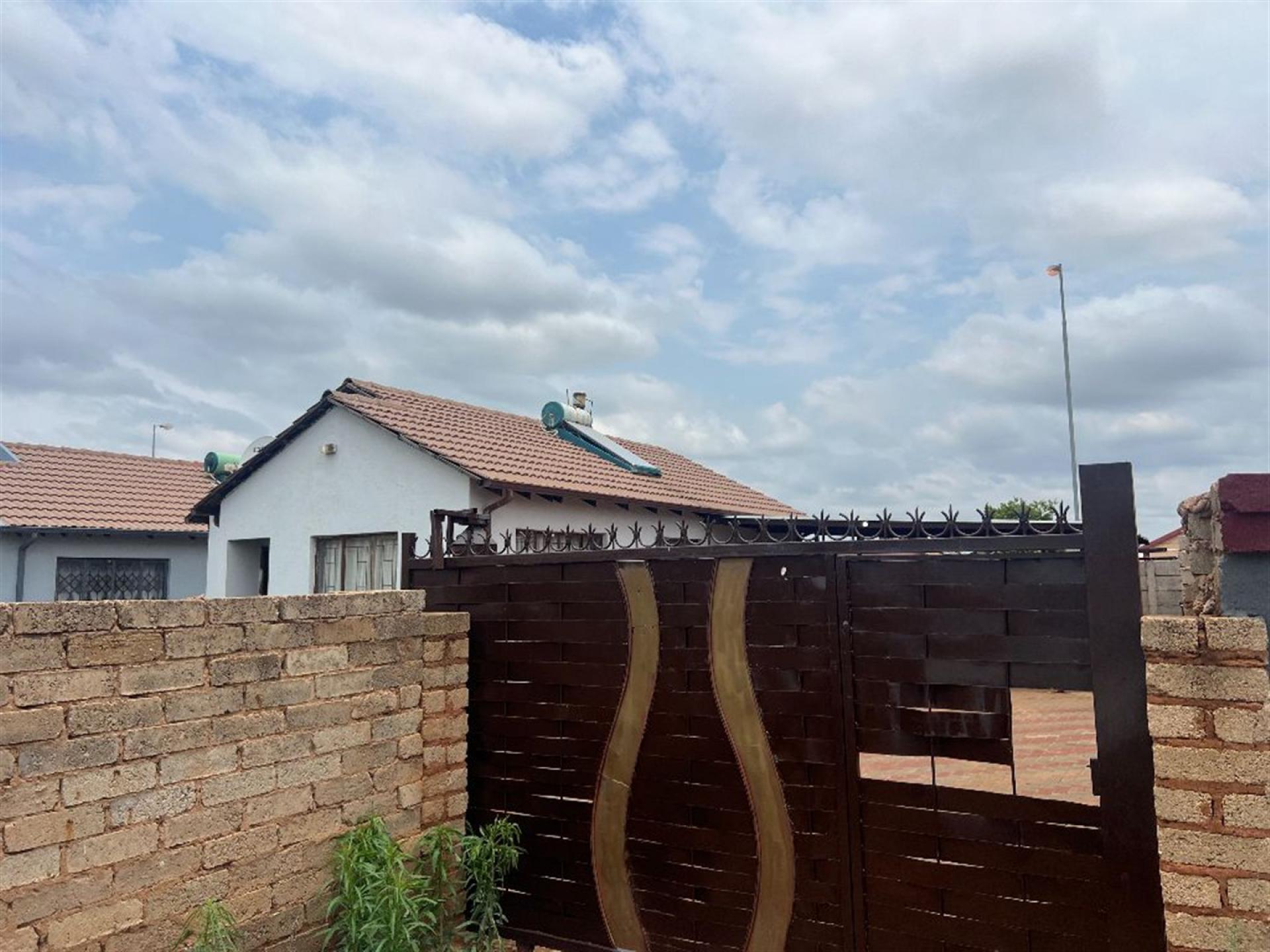 Front View of property in Soshanguve East
