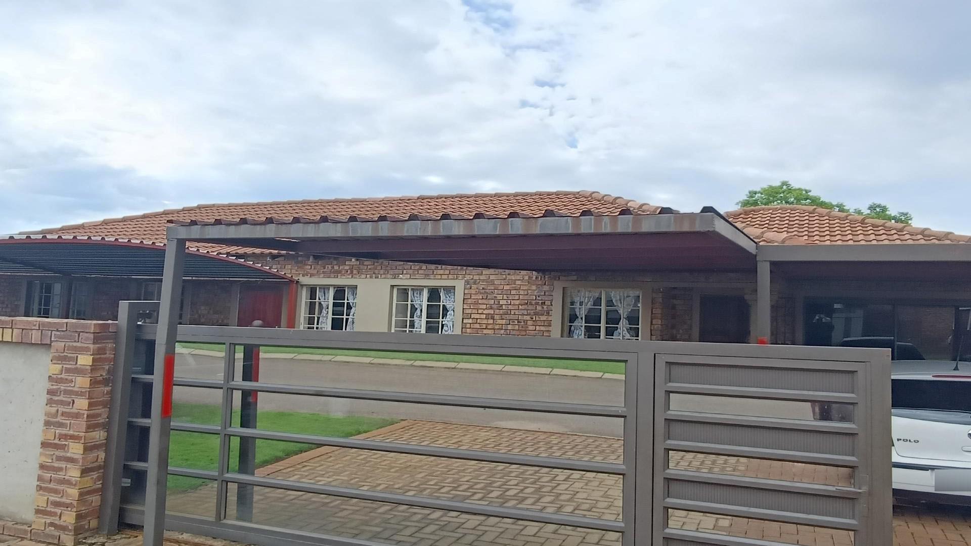 Front View of property in Middelburg - MP