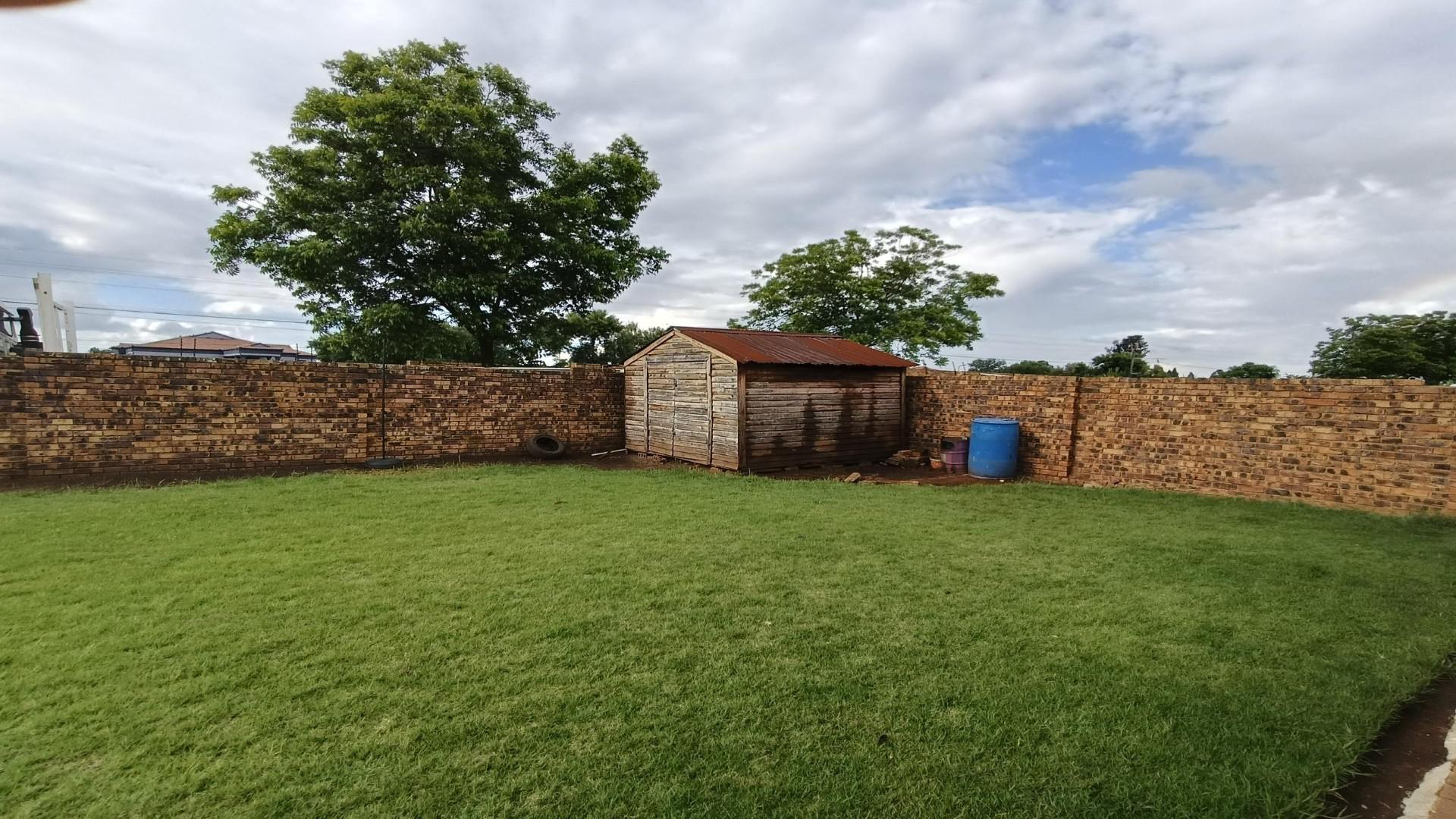 Backyard of property in Middelburg - MP