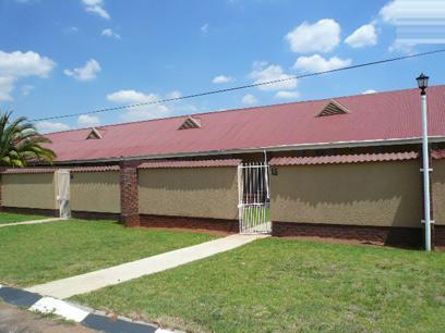 2 Bedroom Simplex for Sale For Sale in Germiston - Private Sale - MR42420