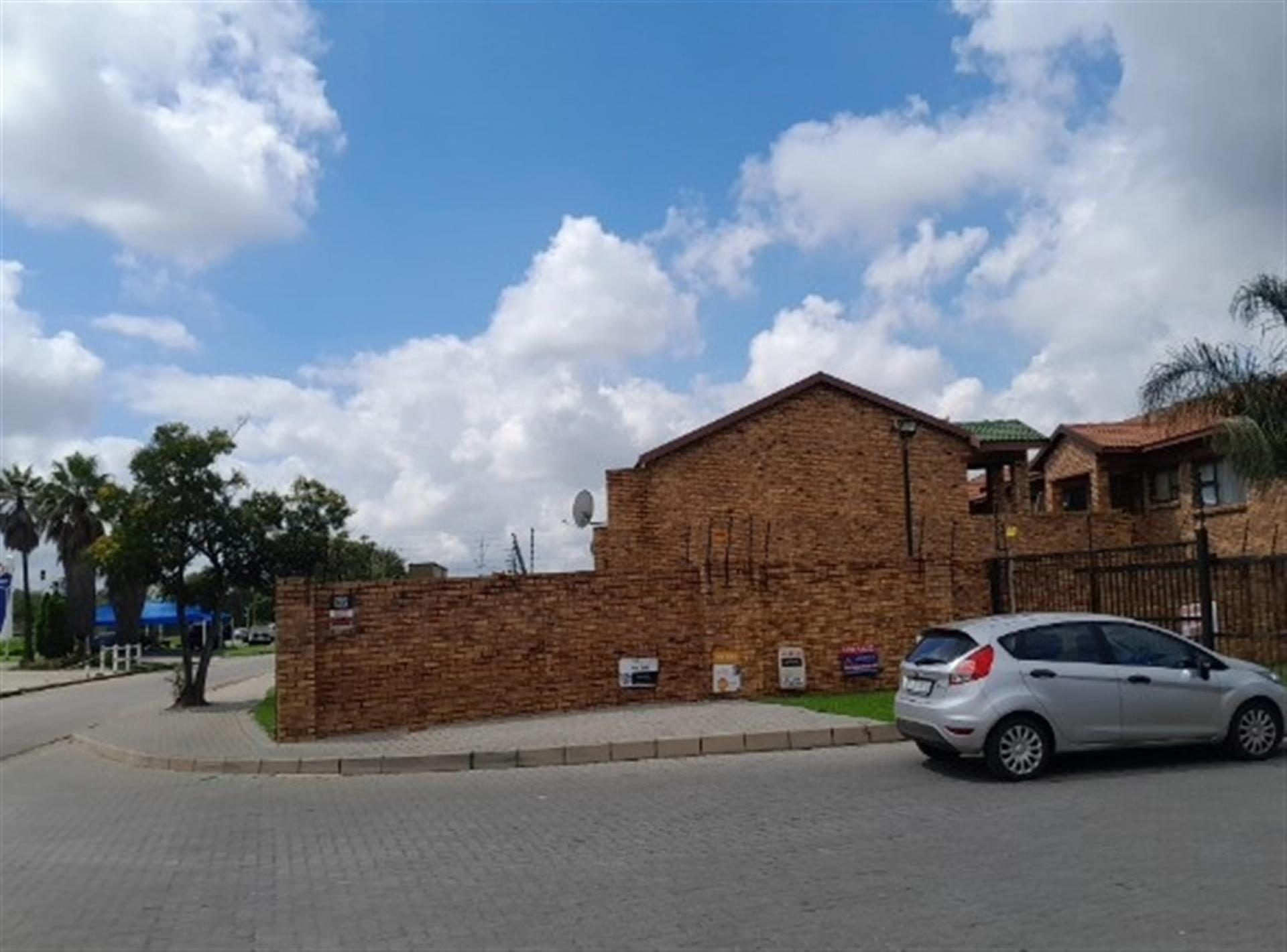 Front View of property in Witfield