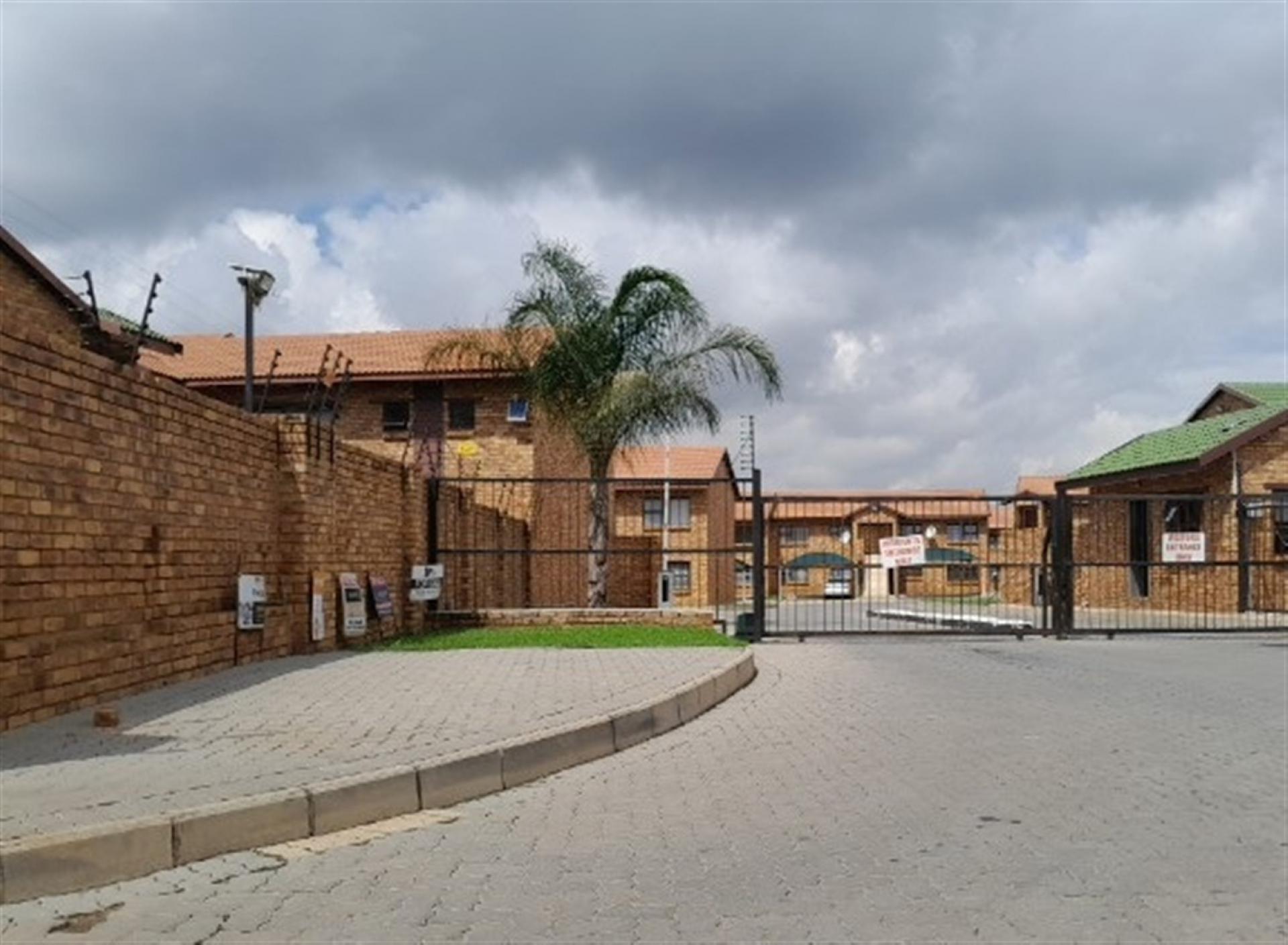 Front View of property in Witfield