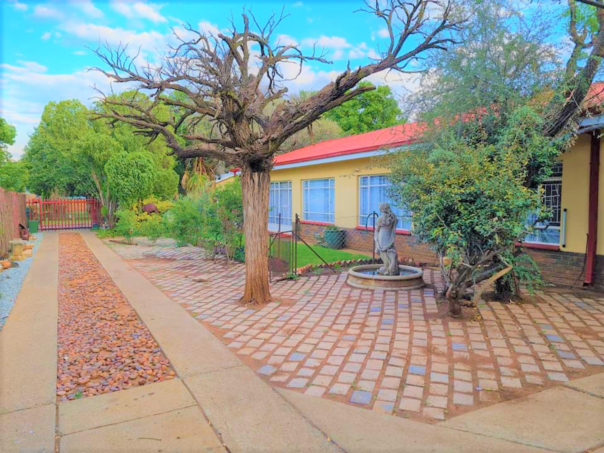 3 Bedroom House for Sale For Sale in Potchefstroom MR42453