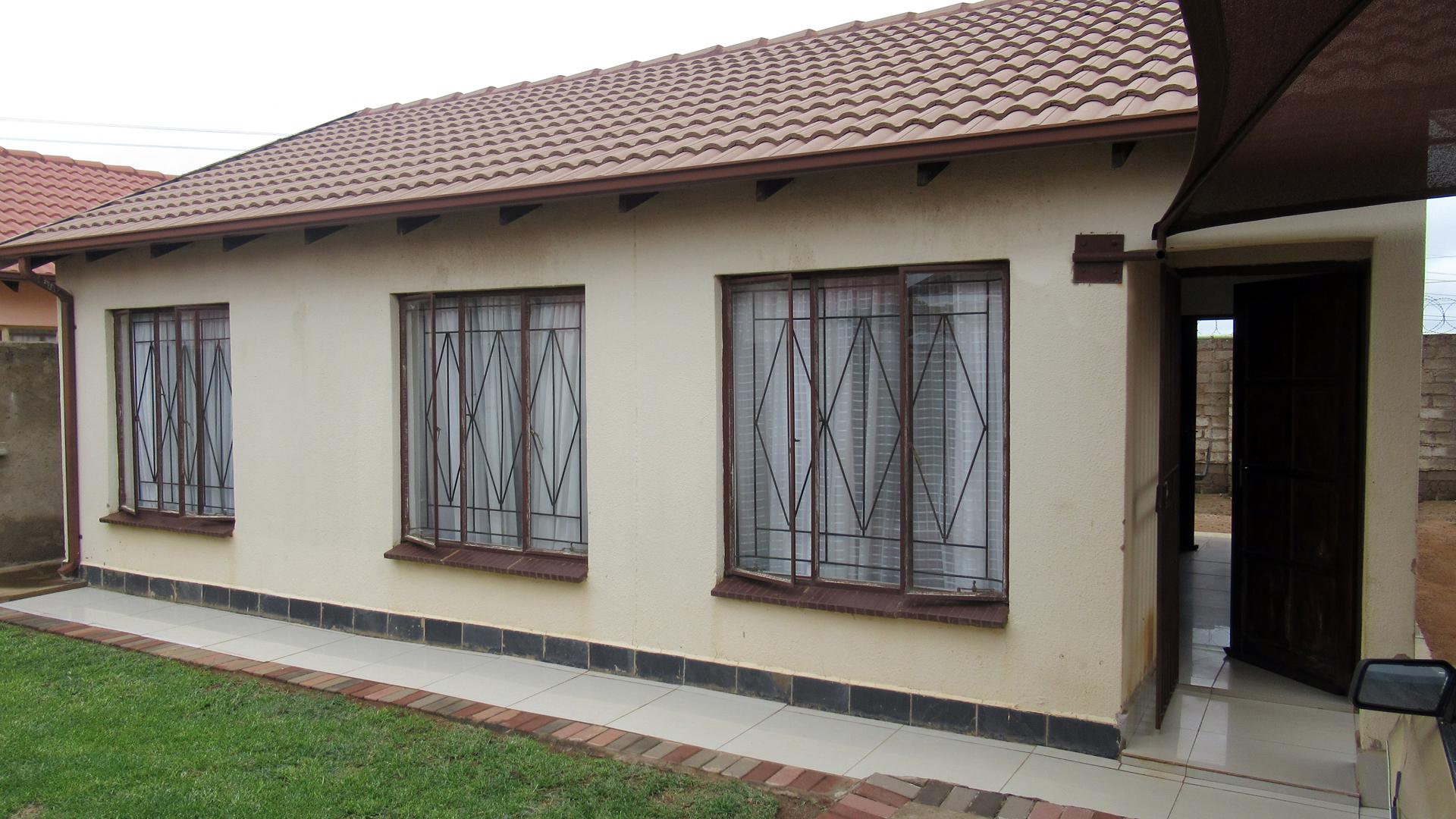 Front View of property in Soshanguve