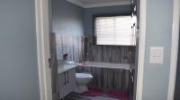 Main Bathroom - 5 square meters of property in Noordwyk