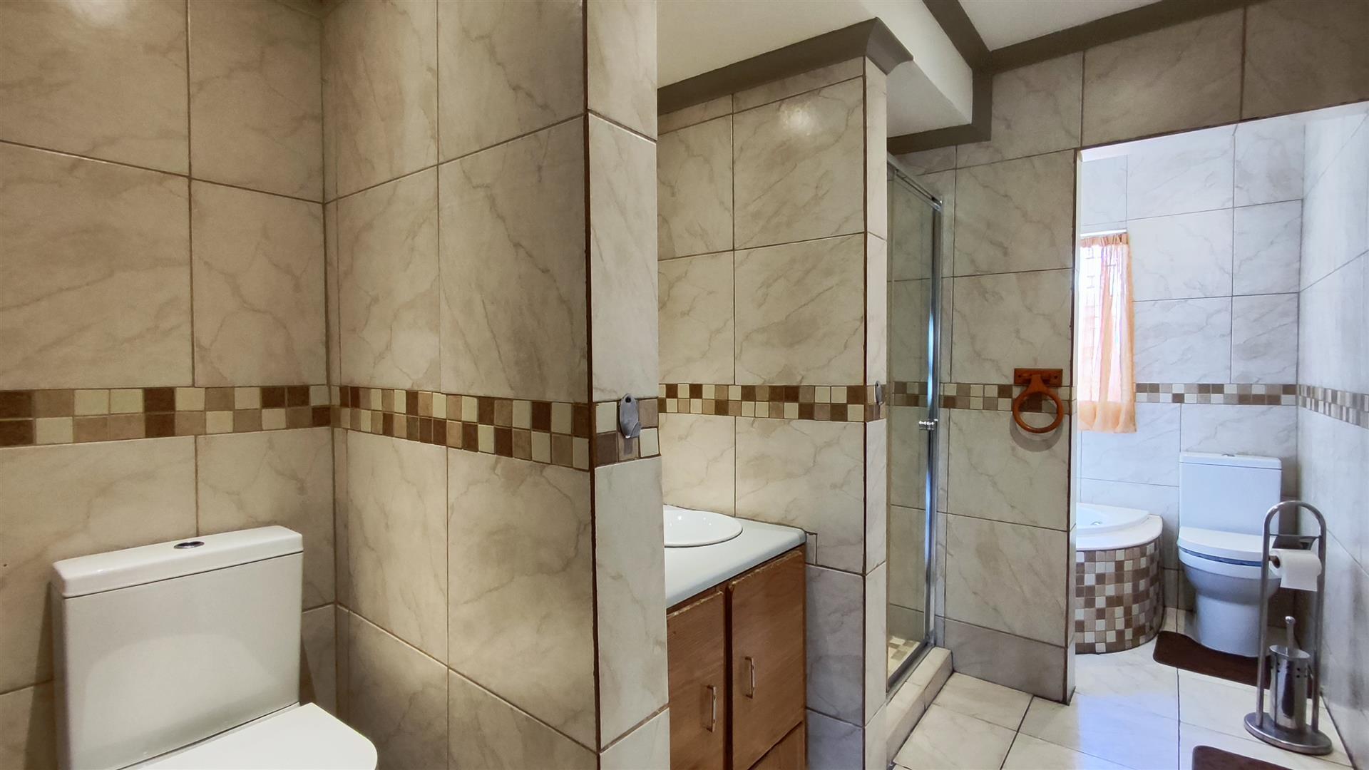 Bathroom 1 - 12 square meters of property in Reiger Park