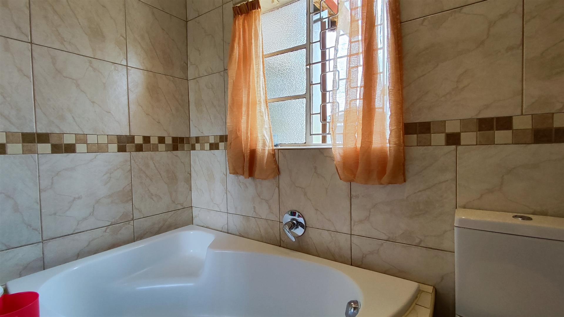 Bathroom 1 - 12 square meters of property in Reiger Park