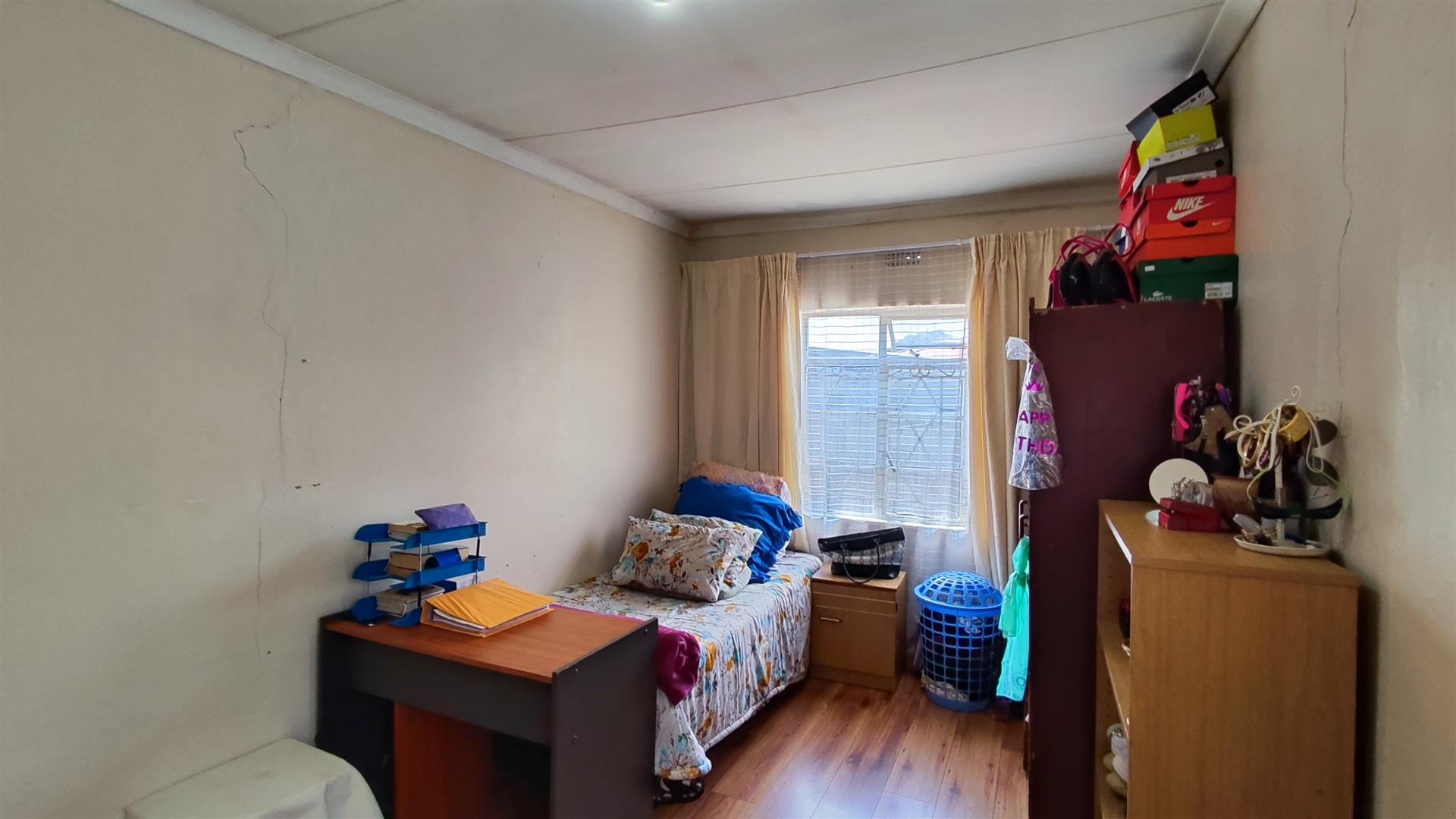 Bed Room 1 - 16 square meters of property in Reiger Park