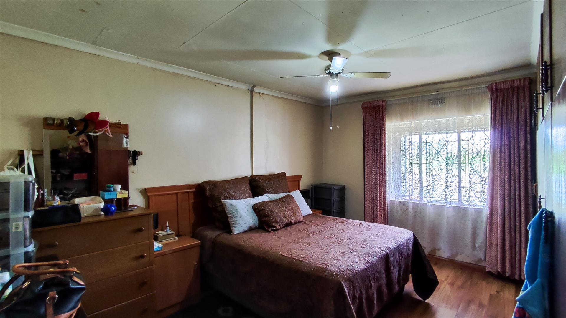 Bed Room 2 - 18 square meters of property in Reiger Park