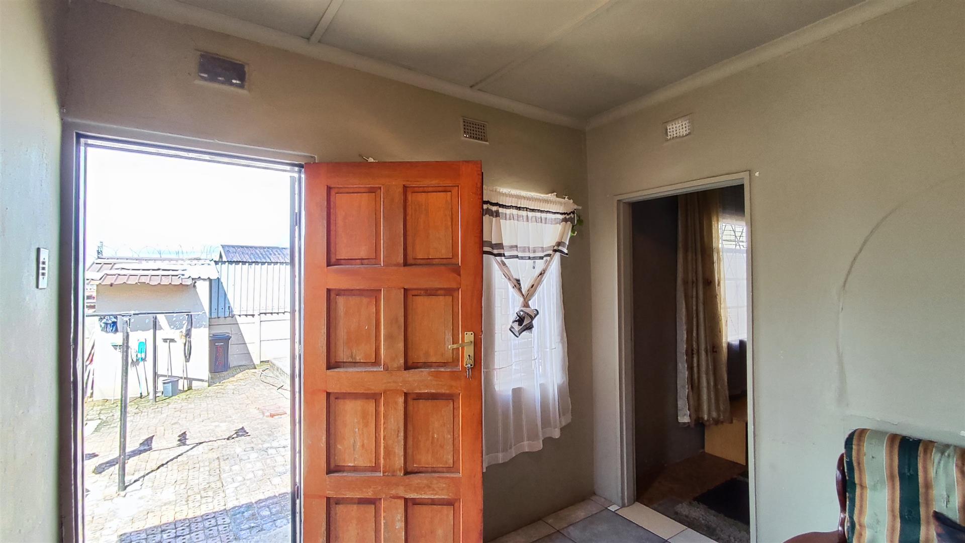 Flatlet - 32 square meters of property in Reiger Park