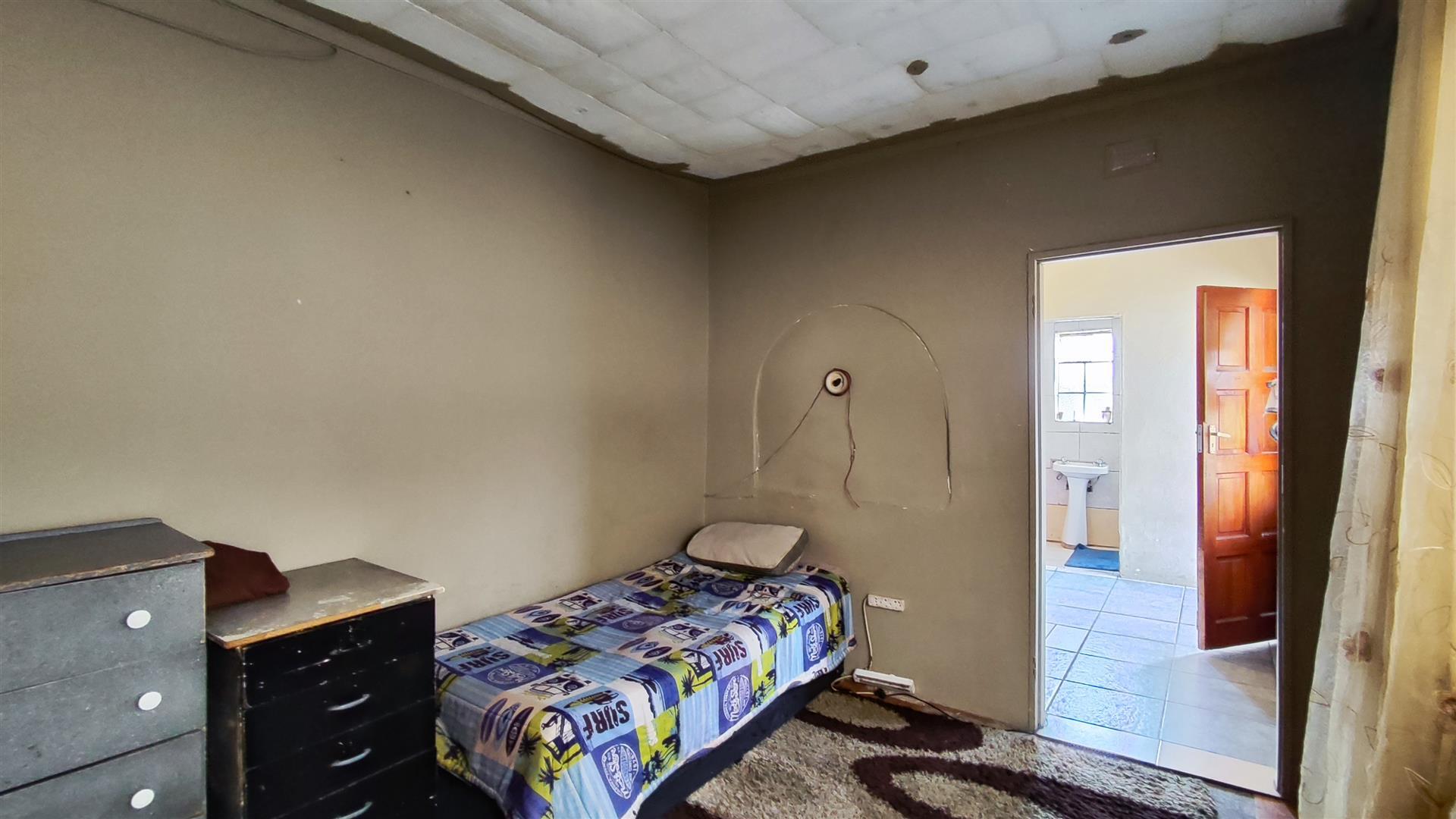 Flatlet - 32 square meters of property in Reiger Park