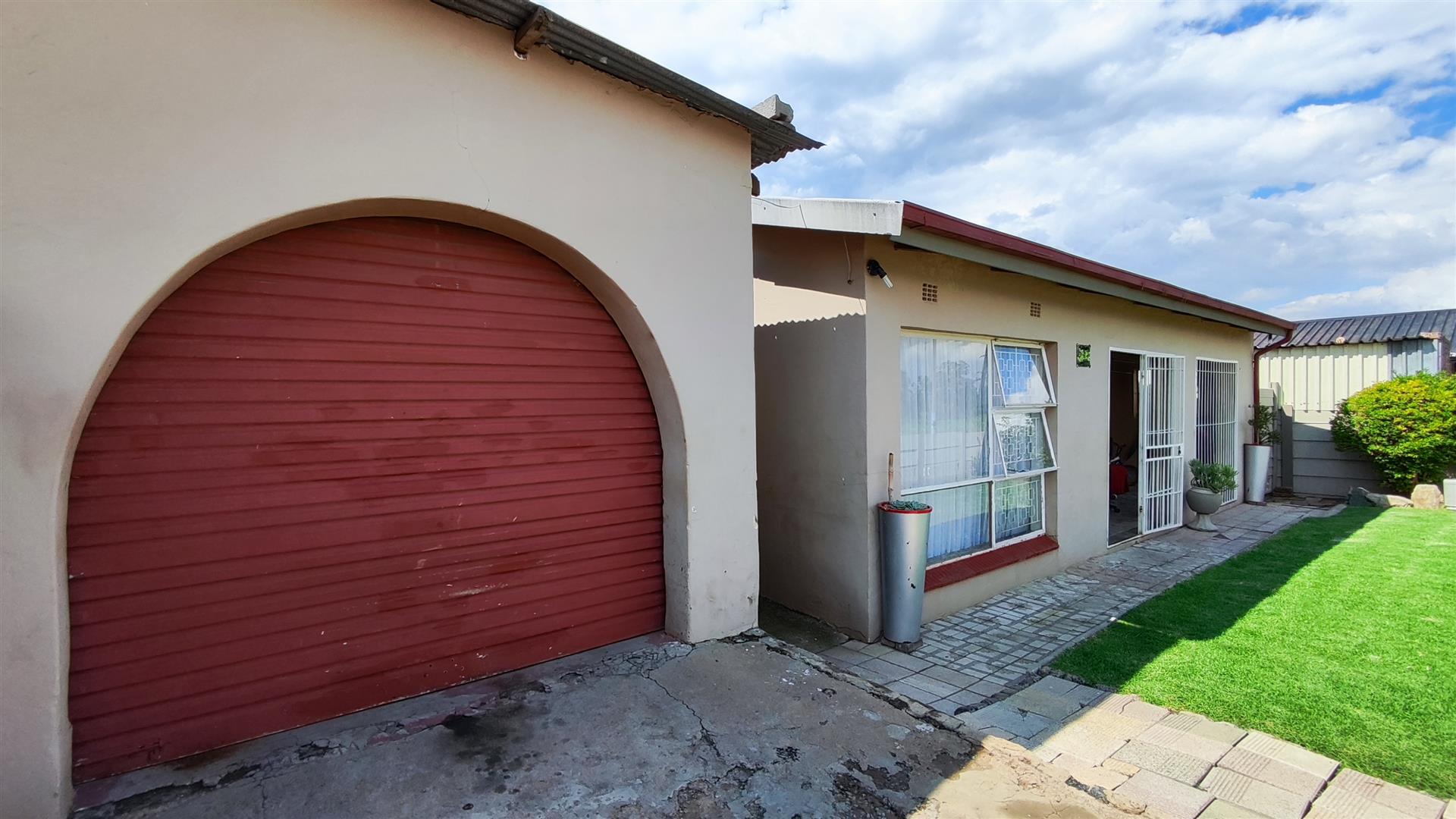 Front View of property in Reiger Park
