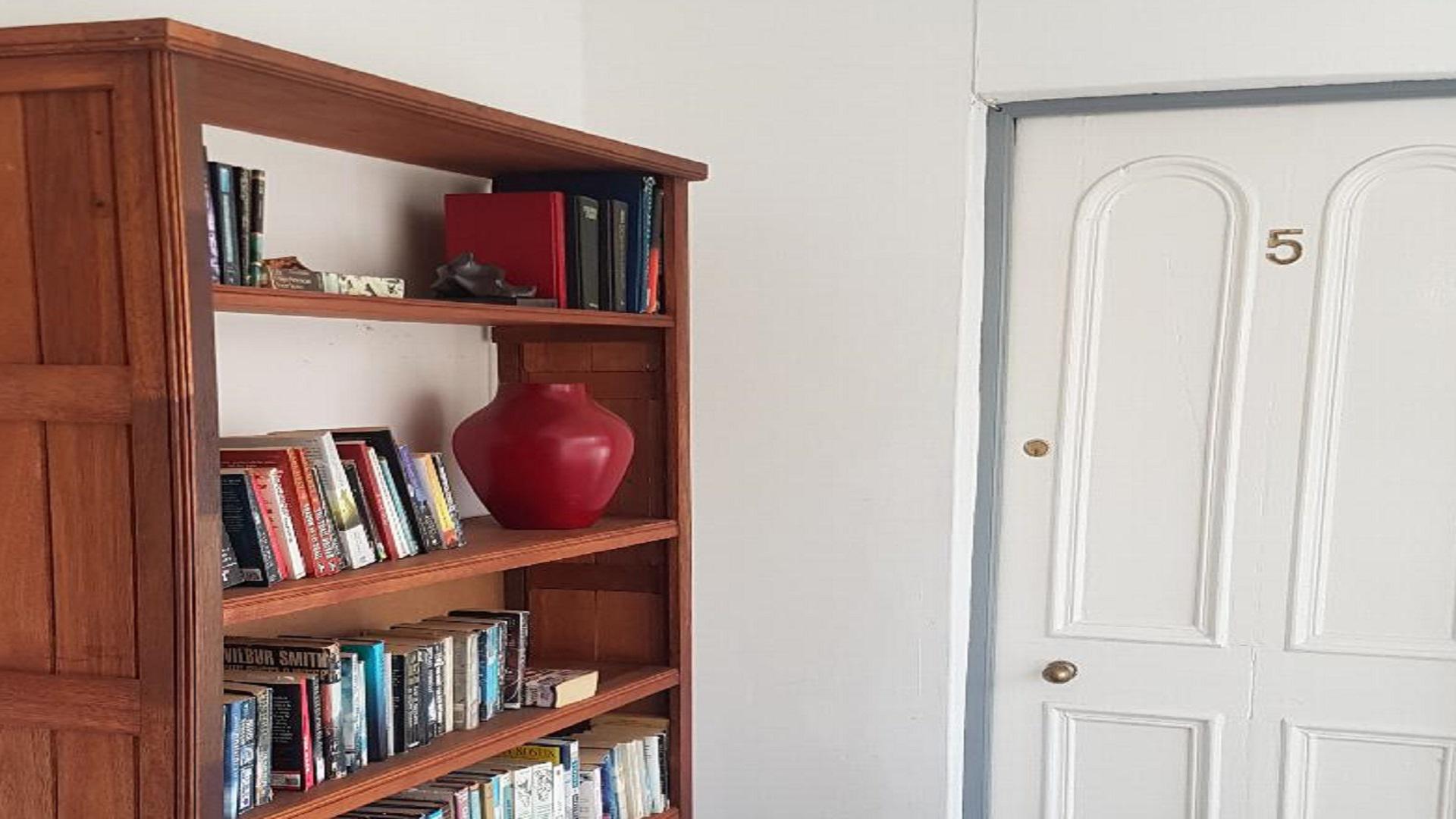 6 Bedroom Guest House for Sale For Sale in De Aar Private