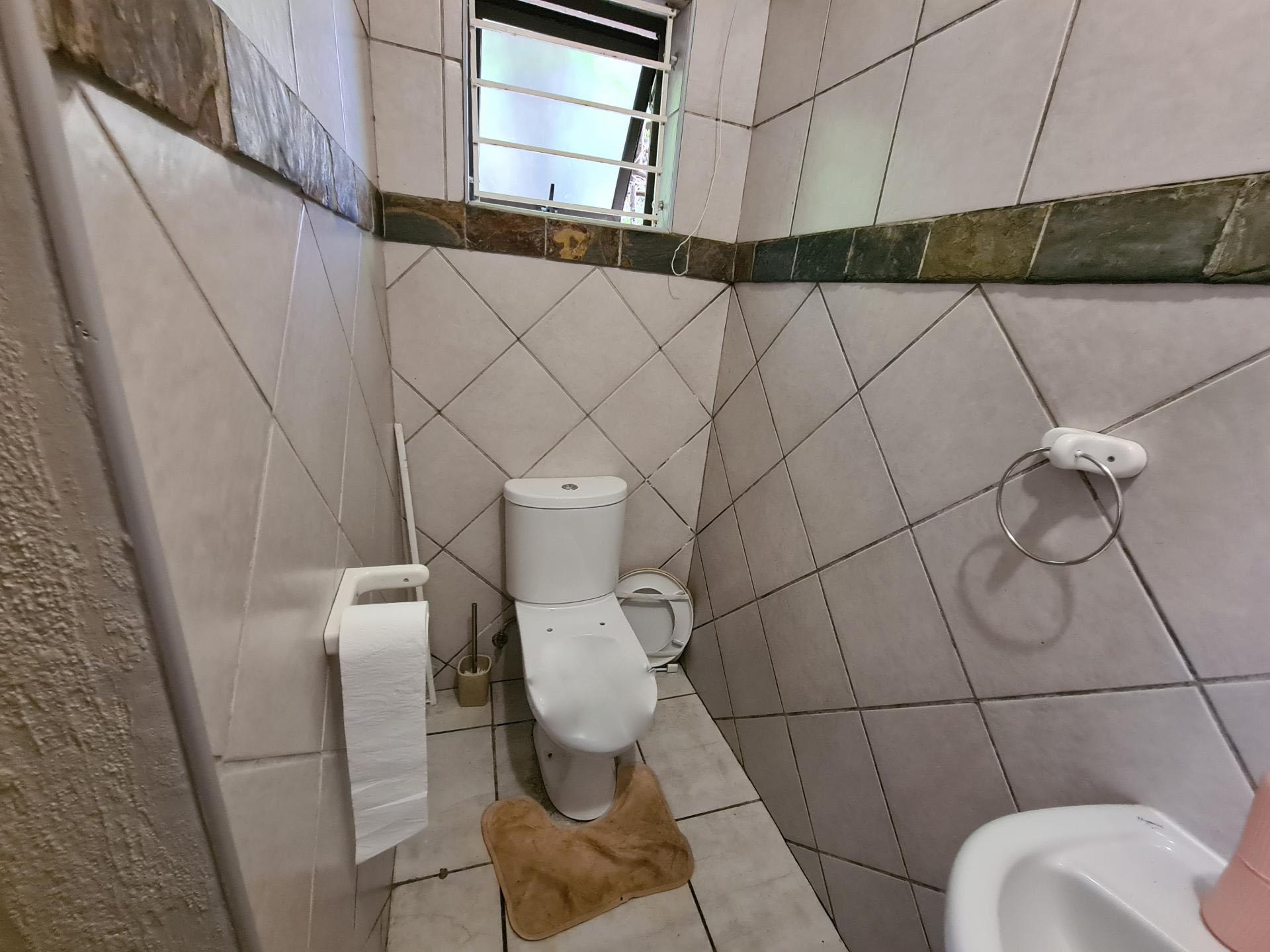 Main Bathroom of property in Sonheuwel