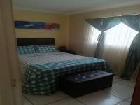 Bed Room 1 of property in Karino