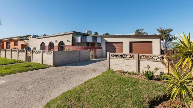 5 Bedroom House for Sale For Sale in Forest Heights - Private Sale - MR426754