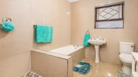 Main Bathroom of property in Forest Heights