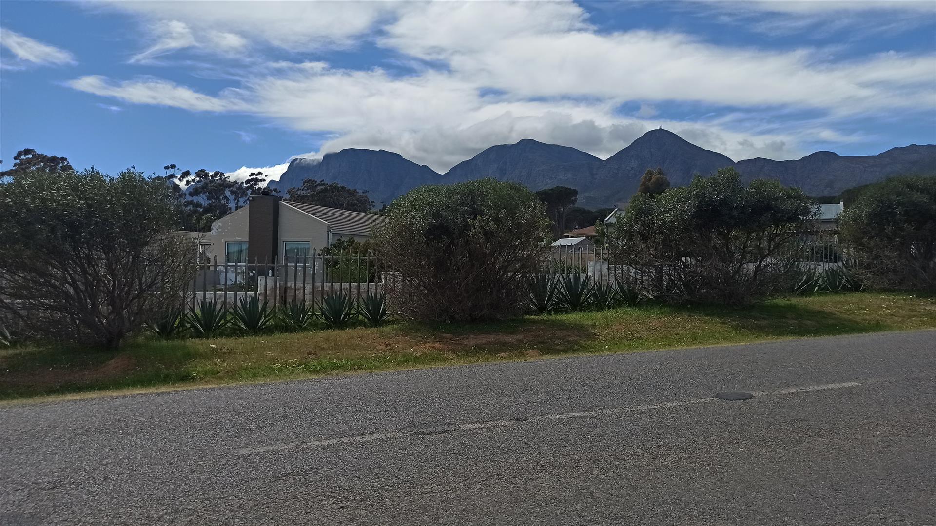 Front View of property in Sir Lowry's Pass