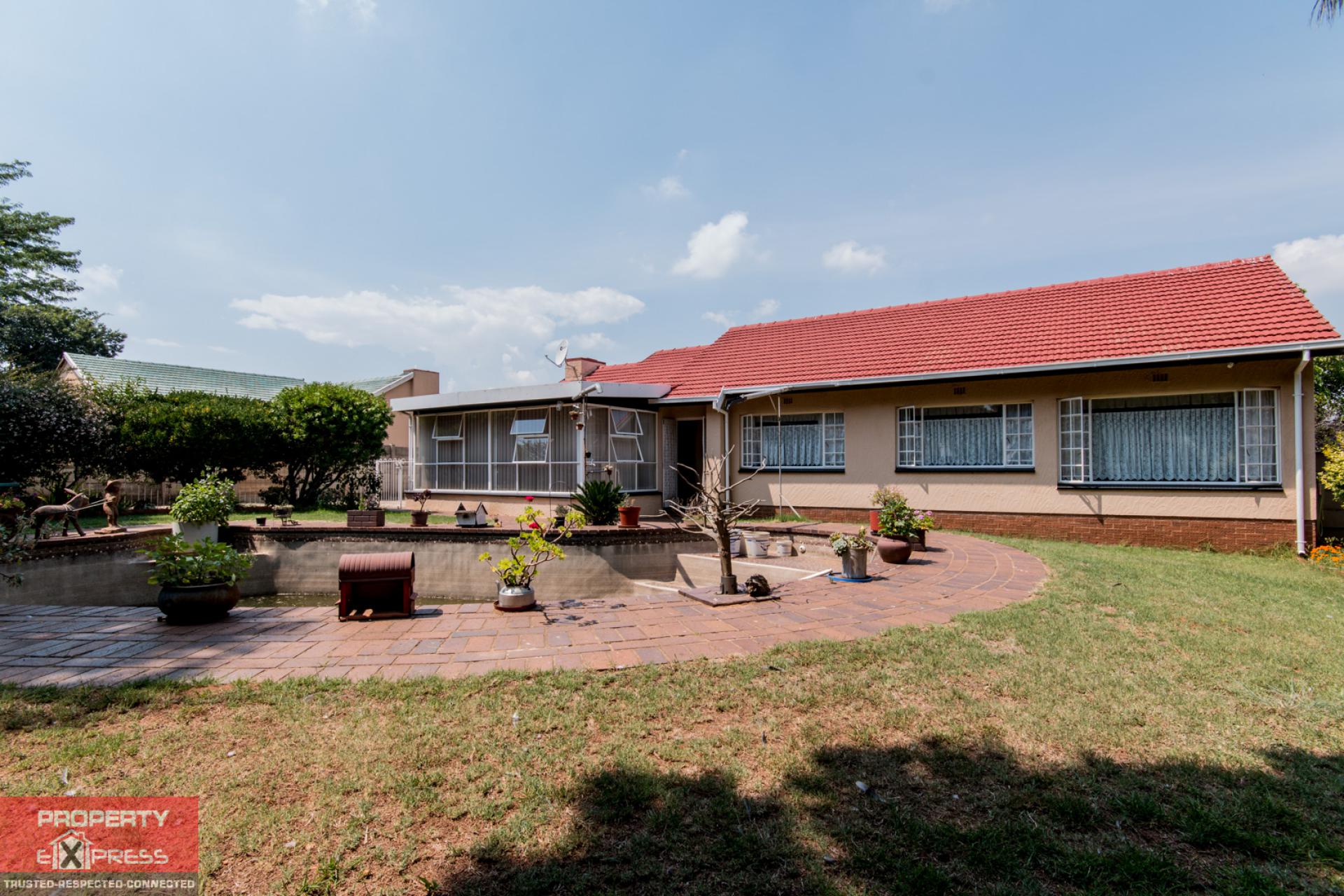 3 Bedroom House for Sale For Sale in Witpoortjie MR426996