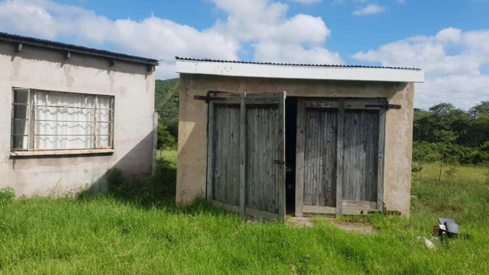 Garage of property in Gwaba
