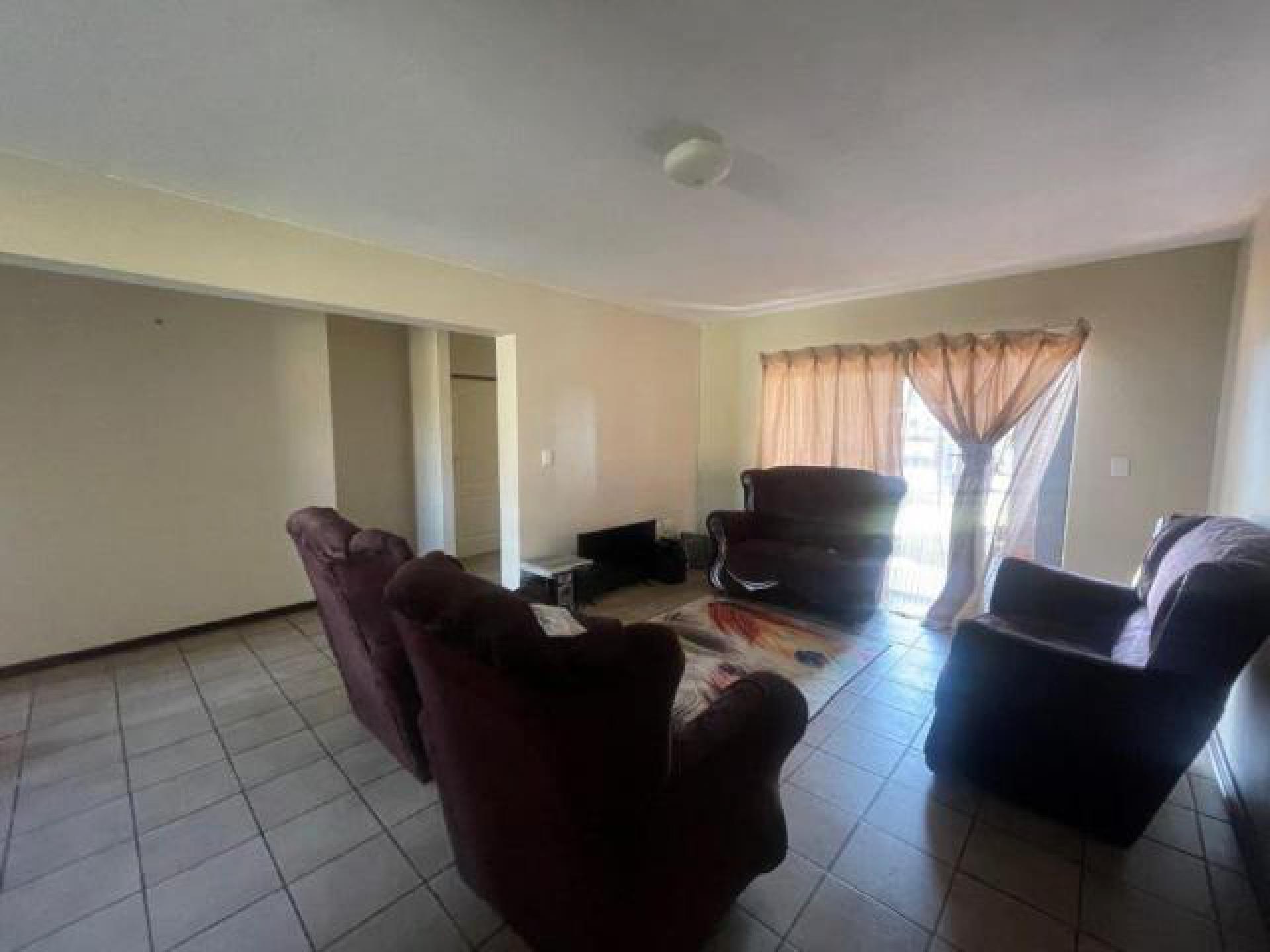 Lounges of property in Cashan