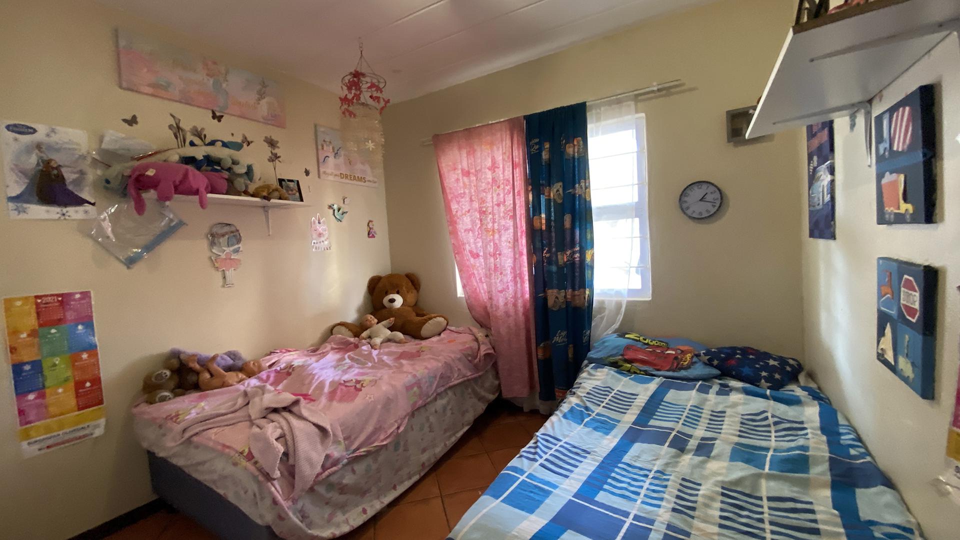 Bed Room 1 - 12 square meters of property in Noordhang