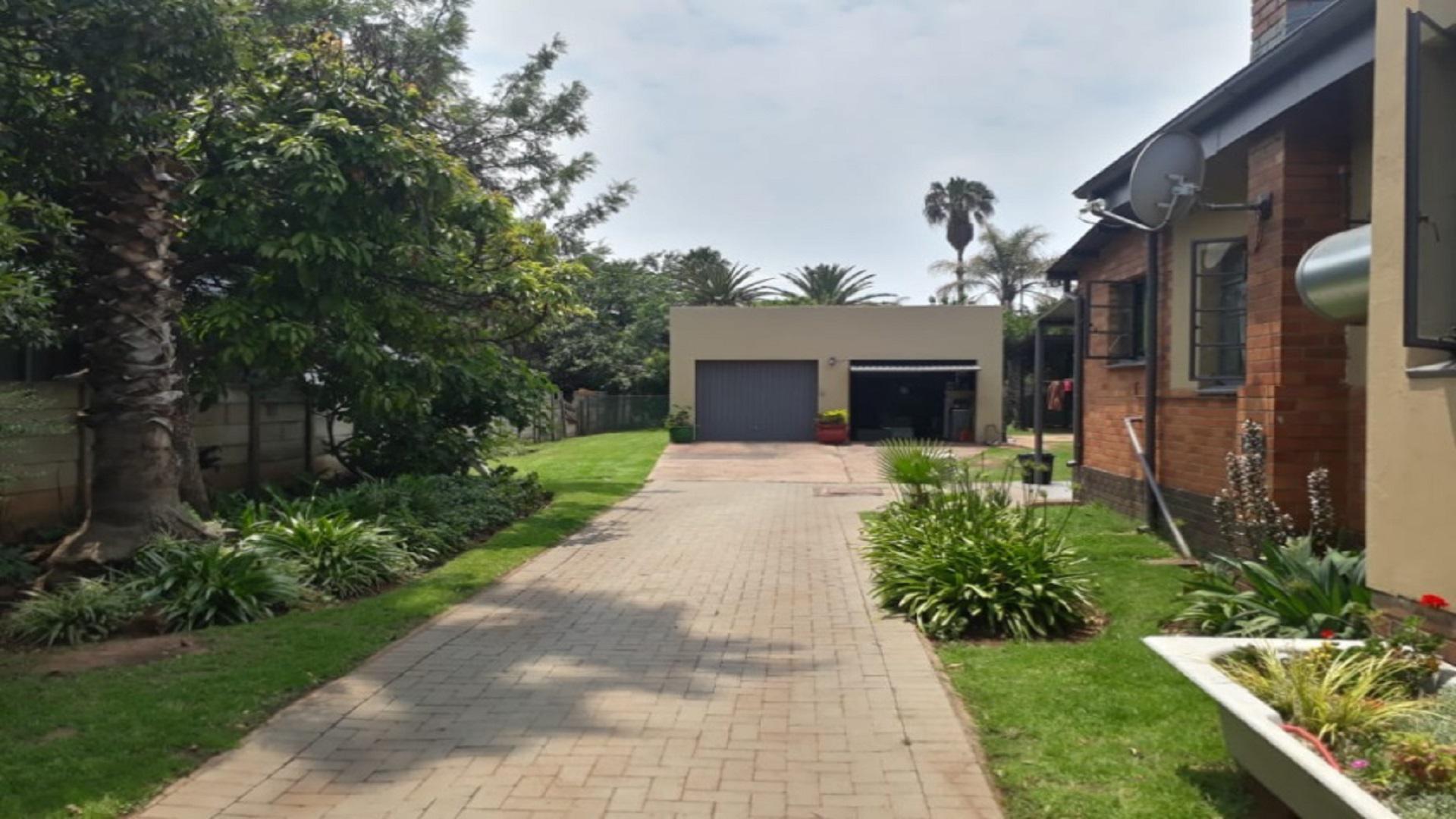 Front View of property in Middelburg - MP