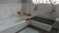 Bathroom 1 - 11 square meters of property in Middelburg - MP