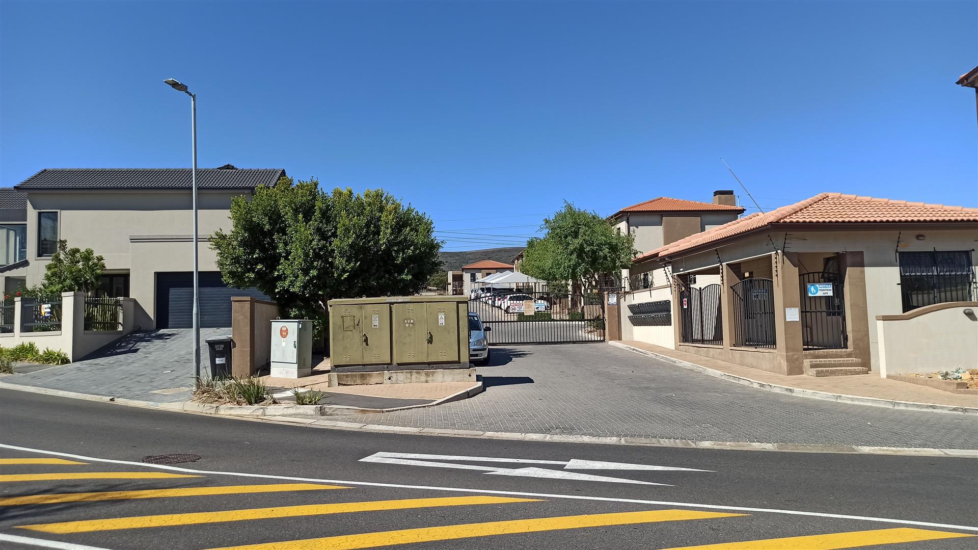 Front View of property in Burgundy Estate